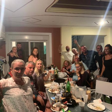 萨尔蒂Petros House公寓式酒店 外观 照片