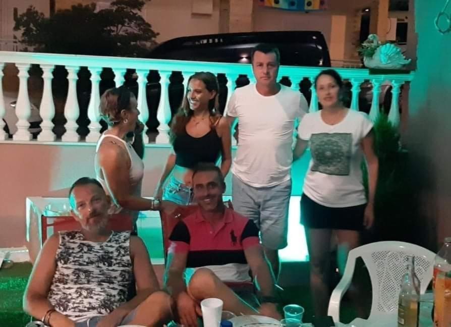 萨尔蒂Petros House公寓式酒店 外观 照片
