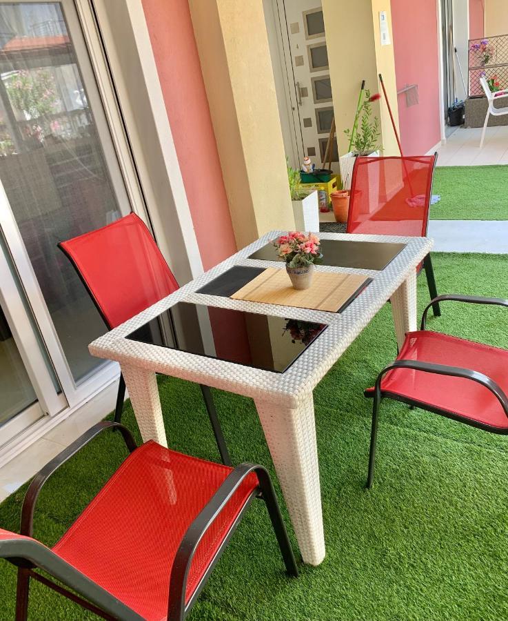 萨尔蒂Petros House公寓式酒店 外观 照片