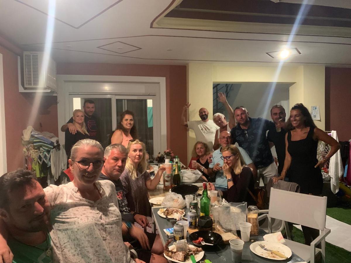 萨尔蒂Petros House公寓式酒店 外观 照片