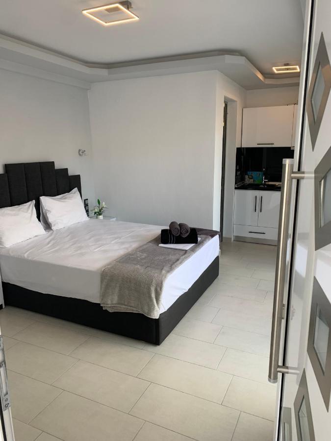 萨尔蒂Petros House公寓式酒店 外观 照片