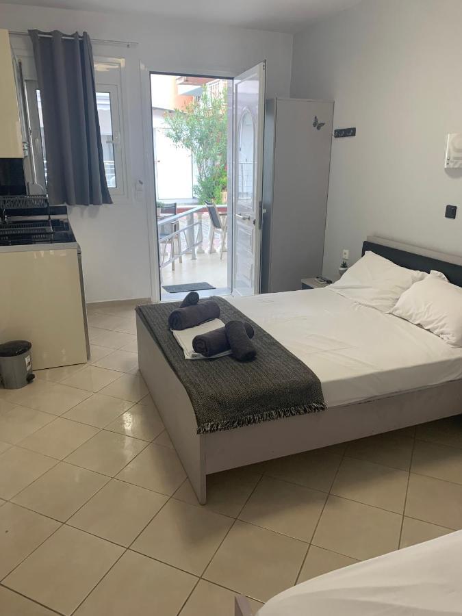 萨尔蒂Petros House公寓式酒店 外观 照片