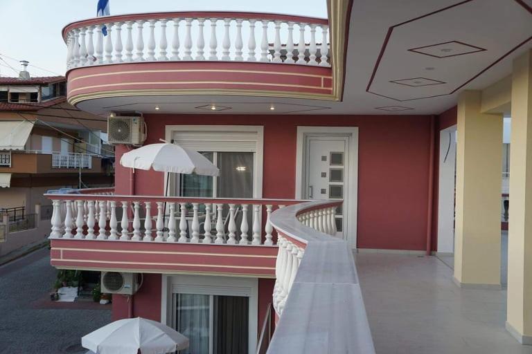 萨尔蒂Petros House公寓式酒店 外观 照片