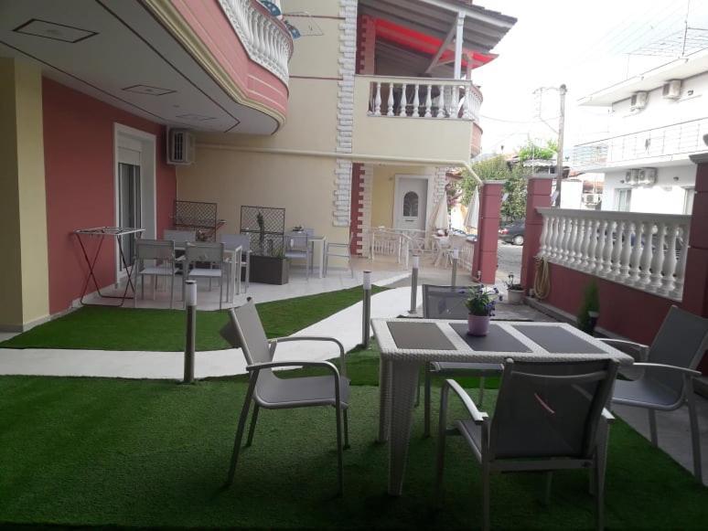 萨尔蒂Petros House公寓式酒店 外观 照片