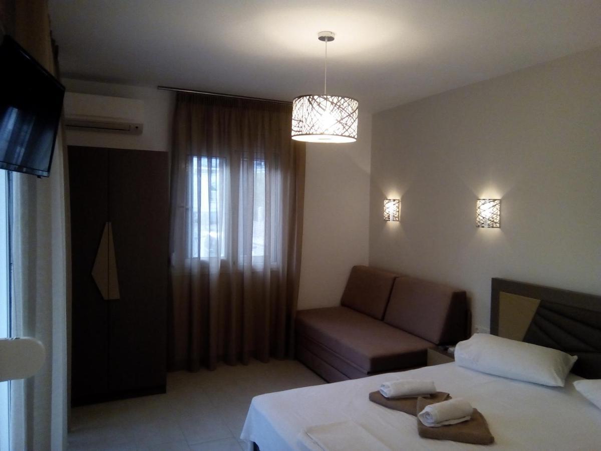 萨尔蒂Petros House公寓式酒店 外观 照片